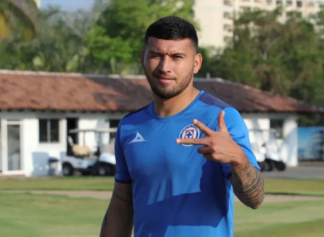 Juan Escobar vistiendo Pirma en Cruz Azul (@CruzAzul)