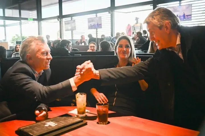 Ricardo Schlieper junto a Mauricio Macri.