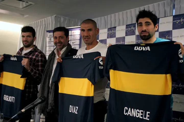 Su retorno al club en 2013 con Gigliotti, el Cata Díaz y Angelici de presidente. Foto DyN.