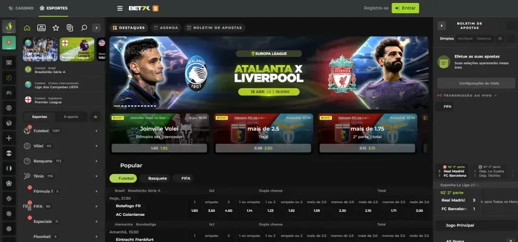 Captura de tela do website da Bet7k em versão desktop. Site é em tons escuros, com lista de esportes à esquerda, anúncio de Europa League Atalanta x Liverpool ao centro, além de Boletim de Apostas do lado direito.