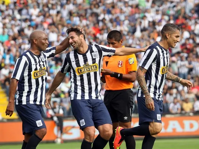 Paolo Guerrero jugando un partido amistoso con Alianza Lima. (Foto: Club Alianza Lima).
