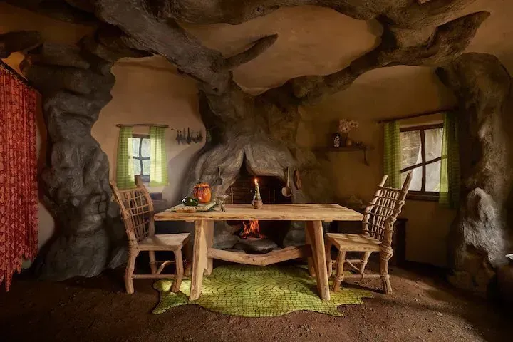 Así es la casa de Shrek  que se puede alquilar en Airbnb.