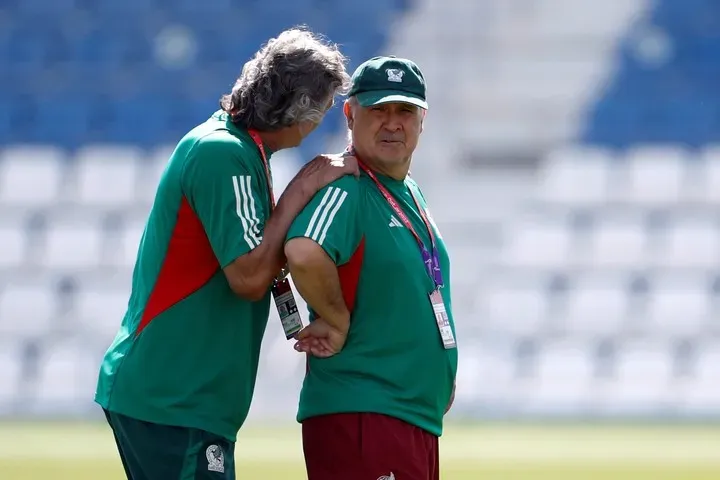 Norberto Scoponi junto a Gerardo Martino en la Selección Mexicana (EFE/Alberto Estévez)