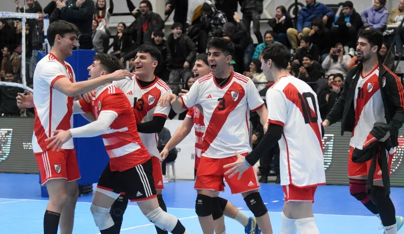 Vóley masculino de River durante la final. (Foto: Prensa River).