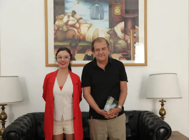 Ministra Camila Vallejo junto con Francisco Vidal (fuente: Gobierno de Chile)