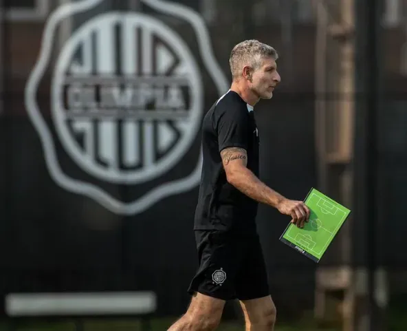 Palermo en el predio de entrenamiento de Olimpia de Paraguay.