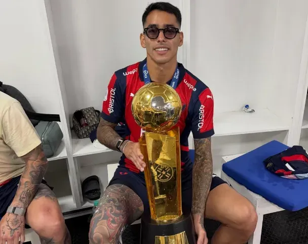 Sergio Araujo fue campeón en Paraguay. (Instagram)