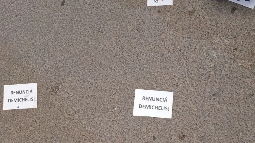 Panfletos en la cancha de River.