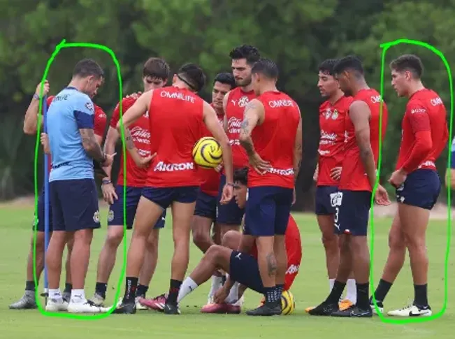 La imagen presentaba a Fernando Gago y de manera accidental estaba Luis Olivas al otro extremo
