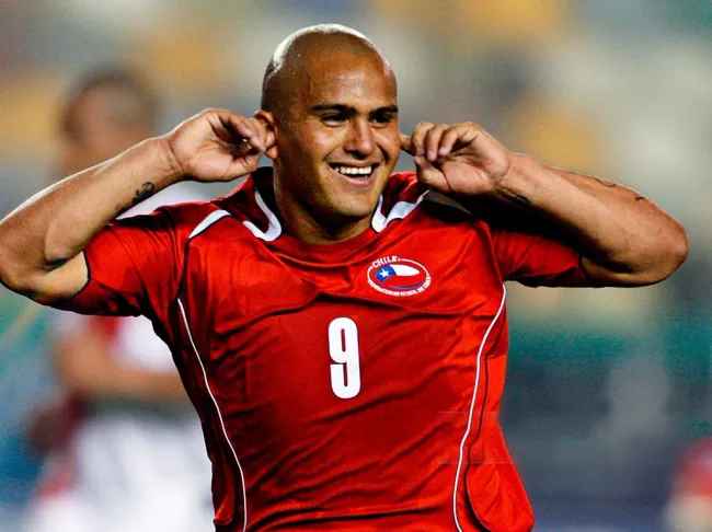 Chupete Suazo y su clásica celebración