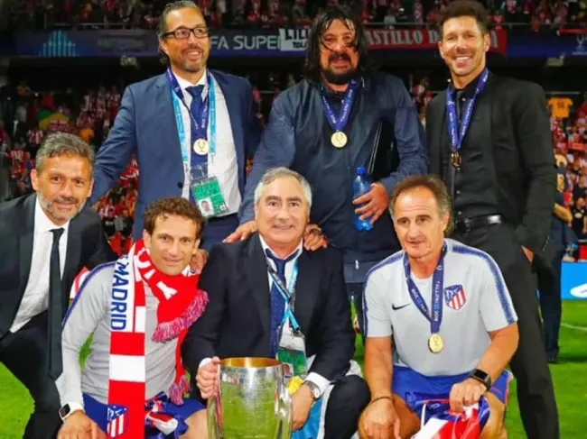 Pepe Pasqués con la Supercopa de Europa. @Pepepasques
