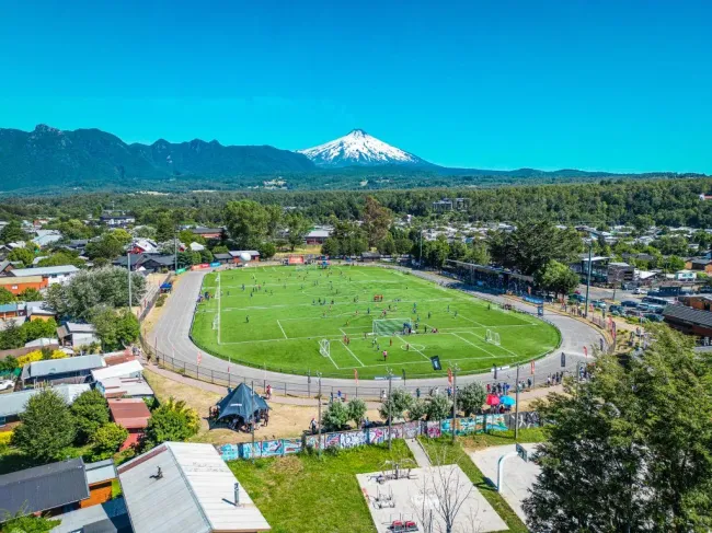 El estadio Fiscal Osvaldo Carrillo de Pucón es el escenario para la FA CUP Chile. Foto: FA CUP Chile.