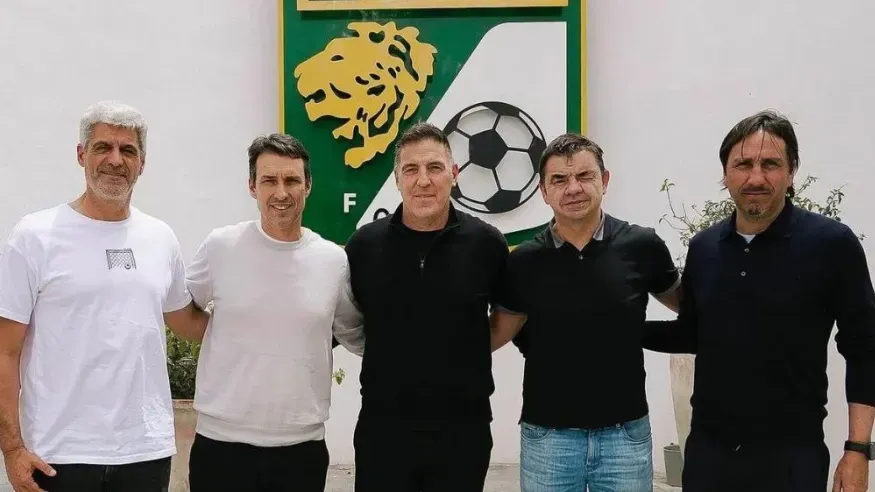 Eduardo Berizzo junto a su cuerpo técnico. Foto: Club León.