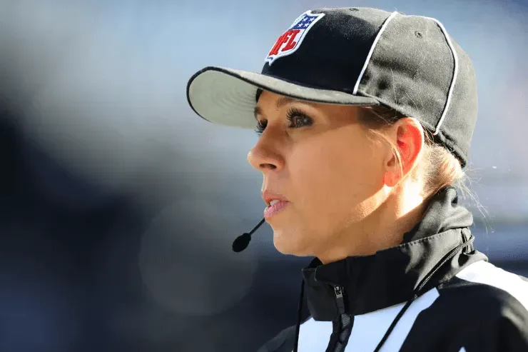 Sarah Thomas será árbitra no Super Bowl pela primeira vez. (Foto: Maddie Meyer / Getty Images)