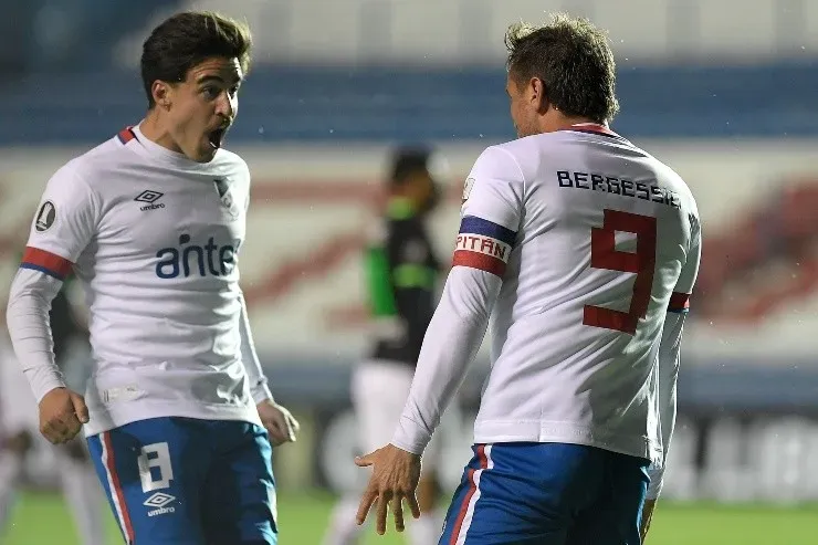 Gabriel Neves em campo pelo Nacional na Copa Libertadores. (Foto: Getty Images)