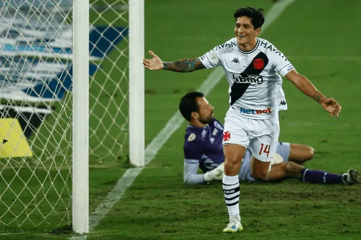 Germán Cano festejando gol do Vasco. (Foto: Getty Images)