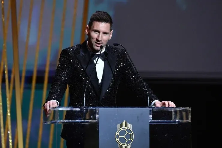 Aurelien Meunier/Getty Images – Messi em seu discurso na premiação do Bola de Ouro