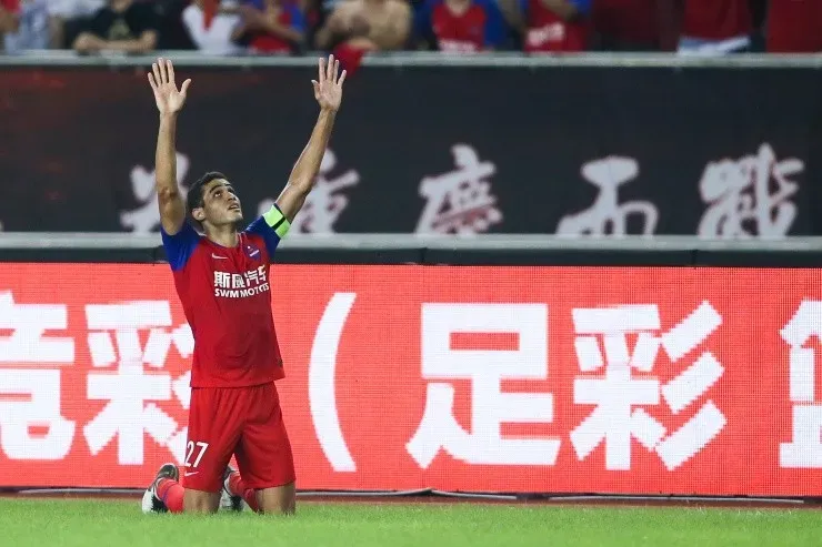 Visual China Group via Getty Images/Visual China Group via Getty Images – Alan Kardec festejando gol na China