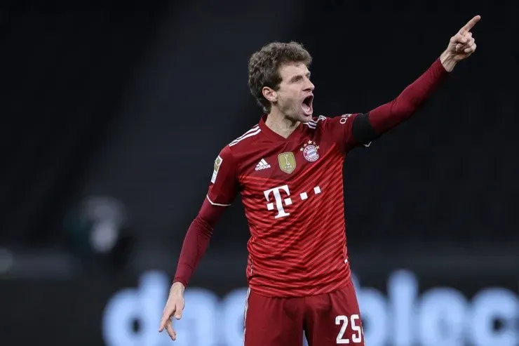 Maja Hitij/Getty Images – Müller defendendo o Bayern