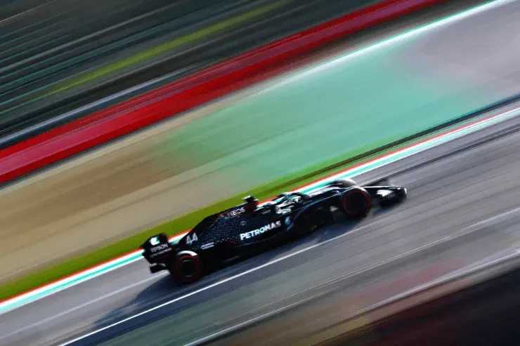 Foto: Mark Thompson/Getty Images – Lewis Hamilton, da Mercedes, no GP da Emilia-Romagna de 2020