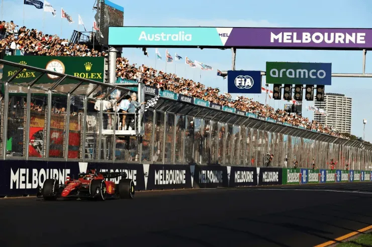 Charles Leclerc recebe bandeirada no GP da Austrália da F1 2022 — Foto: Robert Cianflone/Getty Images