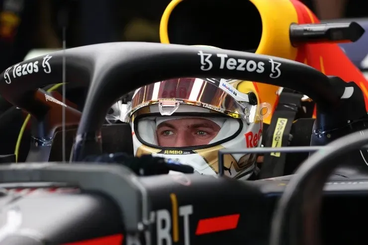 Clay Cross ATPImages/Getty Images – Max Verstappen no cockpit de seu monoposto