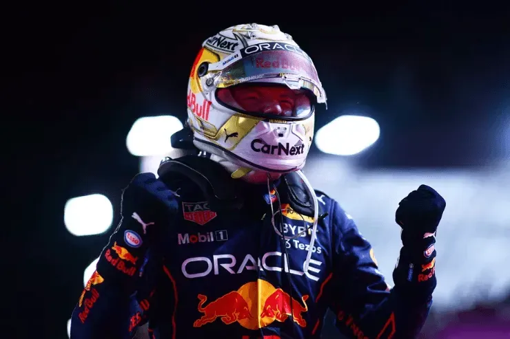 Mario Renzi/F1 via Getty Images – Max Verstappen festejando mais uma vitória na carreira