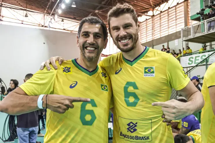 Maurício e Bruninho antes da partida — Foto: Wander Roberto/Inovafoto/CBV