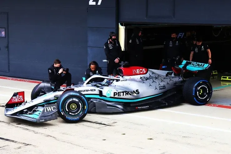 El W13 rodó en Silverstone (Twitter @MercedesAMGF1)