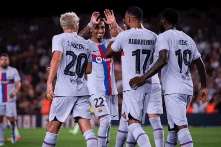 Jesús Angulo y Jesús Gallardo quieren convencer a Martino. Créditos: Imago7 | Especial