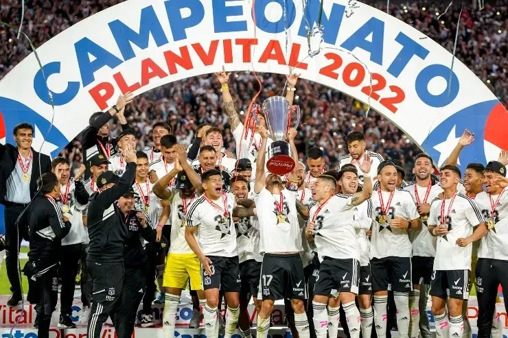 Esteban Pavez celebrando el título de Colo Colo. (Foto: Guillermo Salazar)
