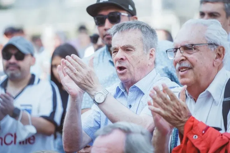 La emotiva jornada en que Carlos Caszely conoció la estatua en su honor | Imagen: Guillermo Salazar