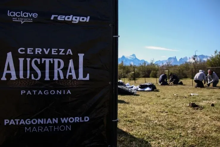 RedGol también forma parte del Patagonian World Marathon en Torres del Paine junto a Radio La Clave. Foto:Javier Navarro.
