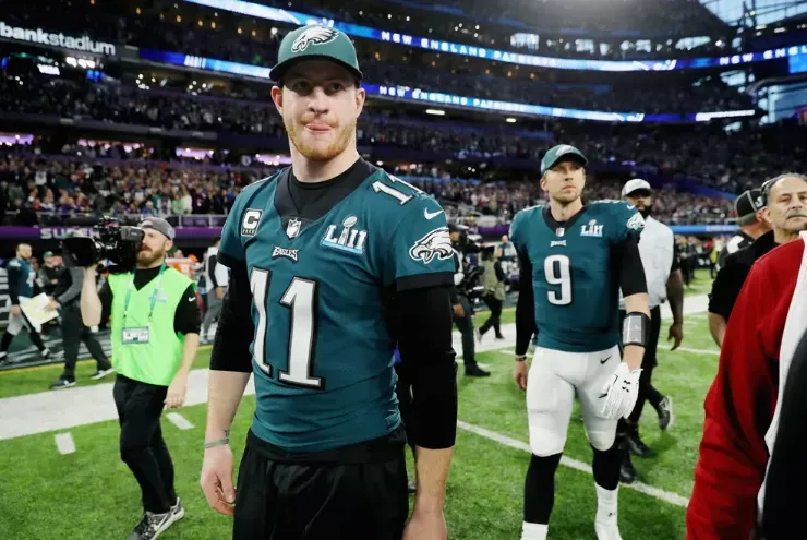 Foto: Elsa/Getty Images – Carson Wentz quando defendia o Indianapolis Colts