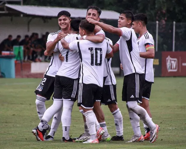 La juvenil alba en su victoria sobre Portuguesa | Foto: Colo Colo Fútbol Joven