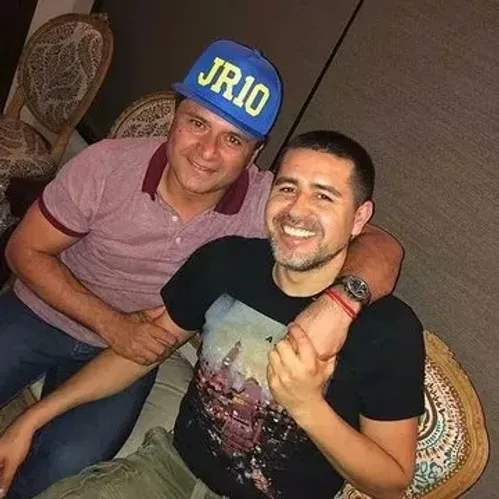 Chelo Delgado junto a Juan Román Riquelme