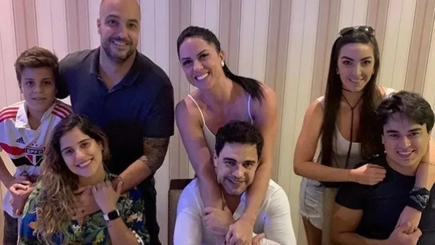 Graciele Lacerda e família de Zezé di Camargo.  Foto: Reprodução/Instagram – Zezé di Camargo