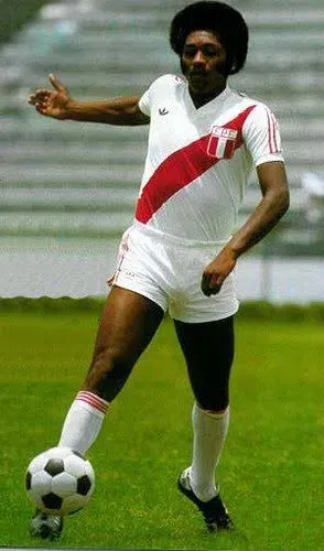 José Velásquez jugando con la Selección Peruana. (Foto: Difusión).