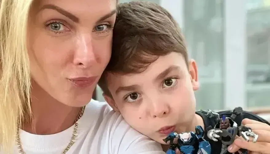 Ana Hickmann e Alezinho, seu filho fruto do casamento com Alexandre Correa – Foto: Reprodução/Instagram de Ana Hickmann