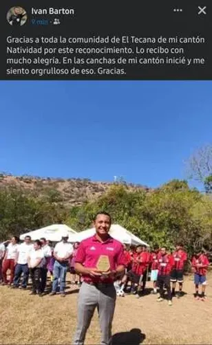 Iván Barton fue homenajeado en su comunidad