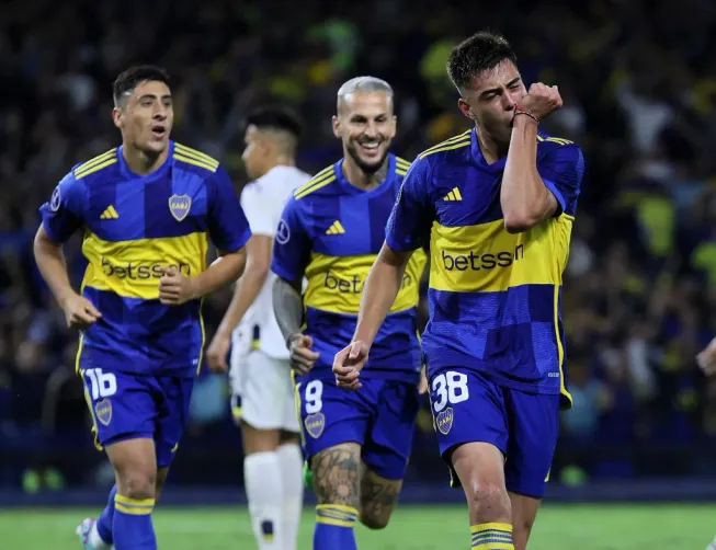 Anselmino, contra Sportivo Trinidense. Su último gol en Boca. (IMAGO)