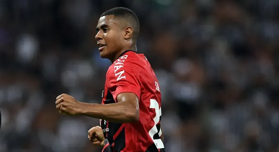 Erick em ação pelo Athletico-PR – Foto: Miguel Locatelli/Athletico