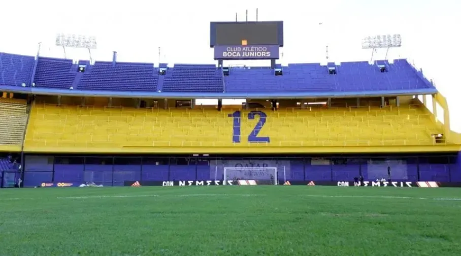 La tribuna que ocupa La 12 se llama Natalio Pescia, en homenaje al histórico jugador.
