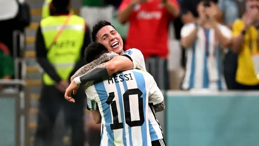 Abrazo de cracks. Foto: Fernando Gens, Télam.