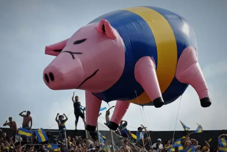 El inflable de cara a los hinchas de Boca.