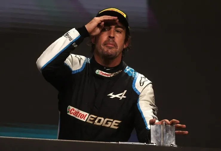 Lars Baron/Getty Images – Ele esteve no pódio! Depois de quase sete anos, Alonso terminou uma corrida entre os três melhores.