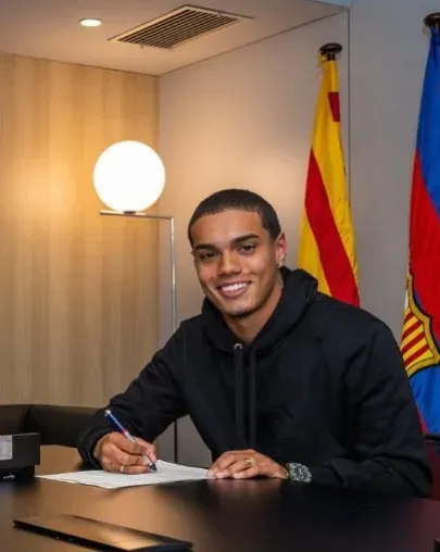 Dia que João Mendes assinou com o Barcelona. Foto: Reprodução/Acervo Pessoal