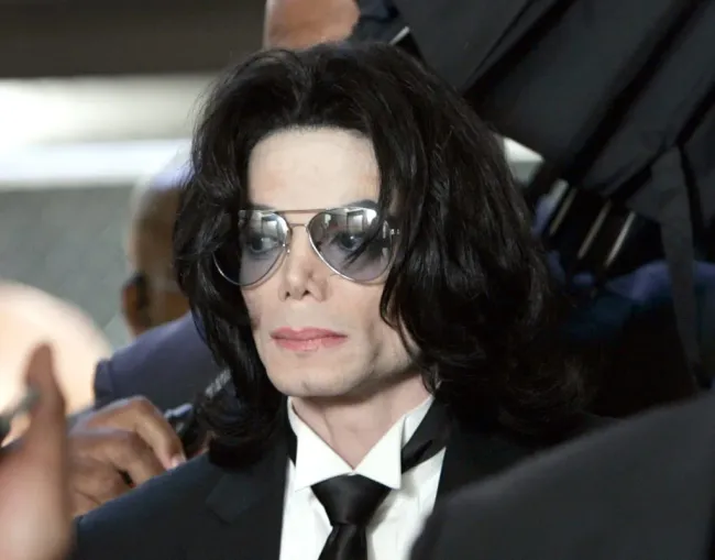 Michael Jackson “nunca tuvo contacto o dejó realizarse masajes por menores de edad”.