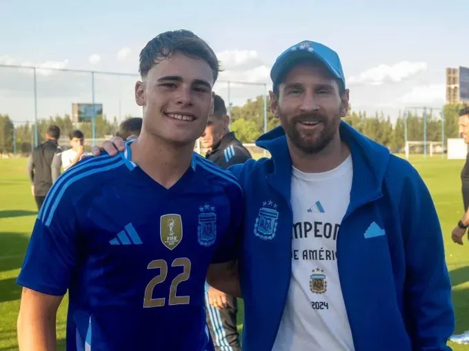 Silvetti y Messi juntos en Ezeiza antes de ser compañeros en Miami.