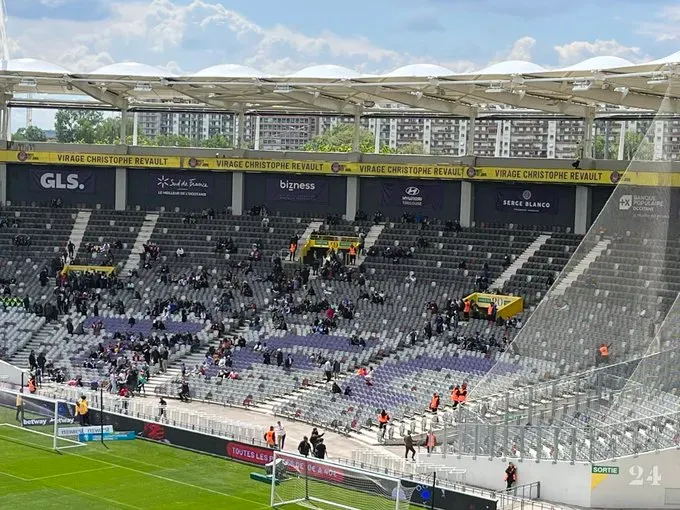 Así se veía el estadio al momento de su evacuación por fuerzas de seguridad | Fuente: Twitter